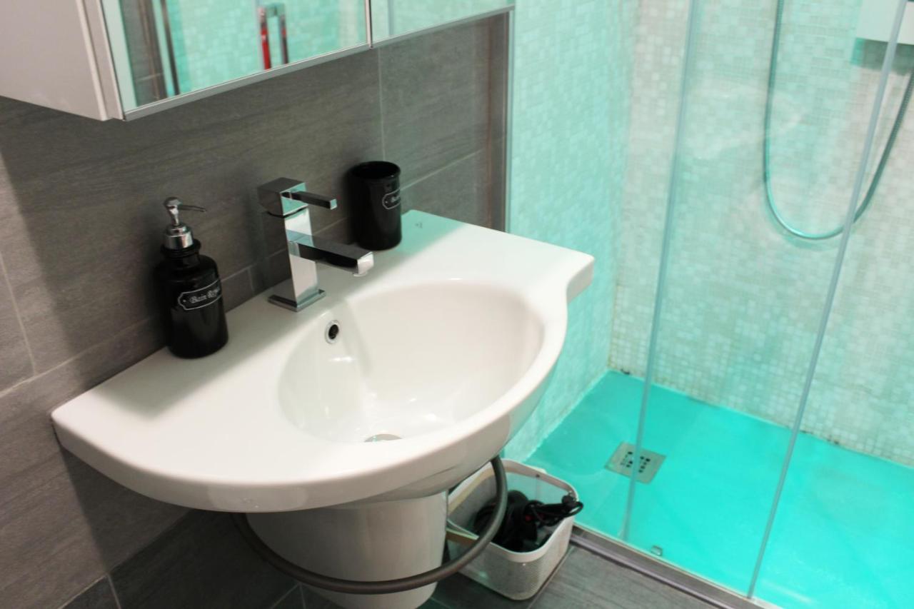 ミラノ Naviglio81 Bed & Breakfast エクステリア 写真