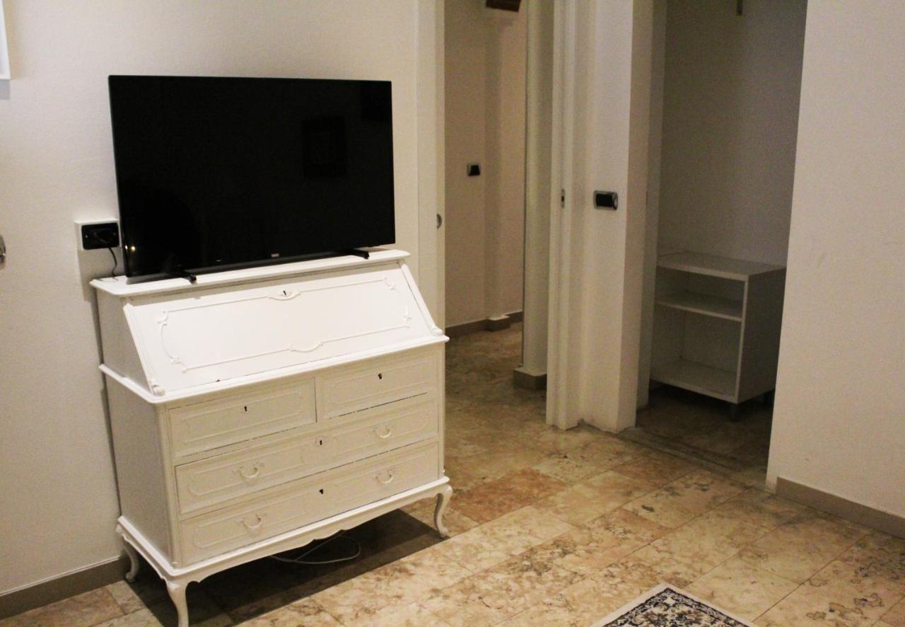 ミラノ Naviglio81 Bed & Breakfast エクステリア 写真